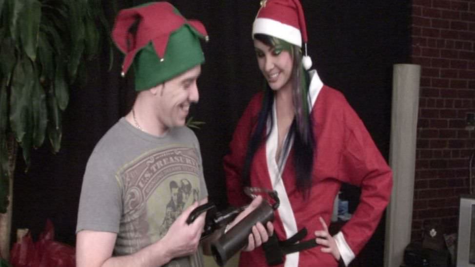Title: 2 X-Tra Inches for X-Mas, Scene #01